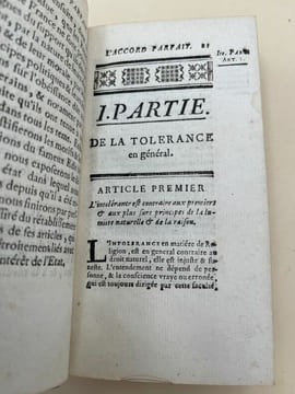 L'accord parfait de la nature, de la raison, de la révélation et de la politique ou traité dans lequel on établit que les voyes de rigueur en matière ...