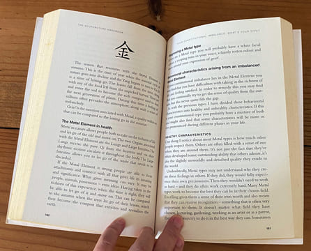The acupuncture Handbook. Angela Hicks