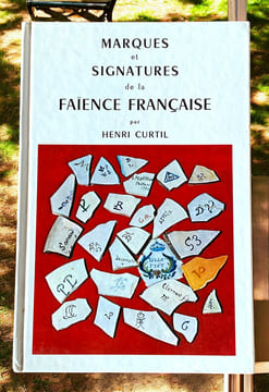 Marques et signatures de la faïence française . Henri Curtil