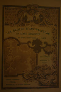 Les Écoles d'architecture et d'Art décoratif des XVIIme et XVIIIme siècles à Aix, illustré par Boissonas et Detaille.