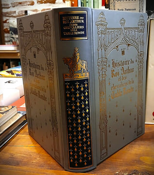 Histoire du Roi Arthur et des chevaliers de la Table Ronde.. PERRINI Georgio.