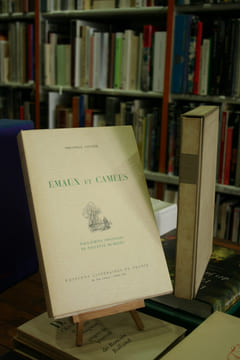 Émaux et Camées, illustré par Paulette Humbert.. GAUTIER Théophile.