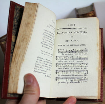 Le caveau moderne, le rocher de cancalle, chansonnier de table, Composé des meilleures Chansons de l'ancien Caveau, des Dîners du Vaudeville, de la ...