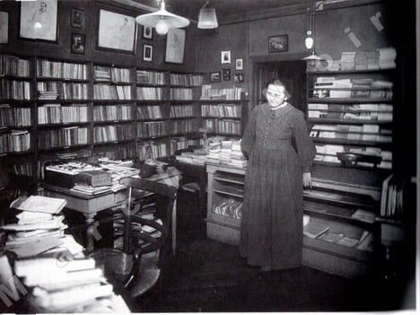 Adrienne Monnier & la Maison des Amis des Livres 1915 -1951. (MONNIER Adrienne)