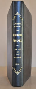 Richard Wagner. Sa vie et ses œuvres, ouvrage orné de quatorze lithographies originales par M. Fantin-Latour, de quinze portraits de Richard Wagner, de 4 eaux-fortes et de 120 gravures, scènes d’opéras, caricatures, vues de théâtres, autographes, etc.