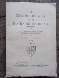 LE NOBILIAIRE DU VELAY ET DE L'ANCIEN DIOCESE DU PUY (noms féodaux). Planches d'armoiries dessinées par l'auteur.