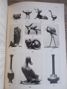 COLLECTION CH.HAVILAND-LAQUES DU JAPON (2 ème partie) des XVII,XVIII et XIX ème siècles -Boites-écritoires, boites à médecine, boites diverses, plateaux ,coupe à sake, peignes,netsuke en ivoire et en bois,sculptures ,armes et pierres diverses, flacons, tabatières, bronzes, fers et métaux divers du XVI éme au XIXème siècle,émaux cloisonnés .