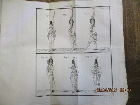 Ecoles du soldat et de peloton, extraites du règlement du premier août 1791, concernant lexercice et les manuvres de linfanterie. Imprimé par ordre du ...