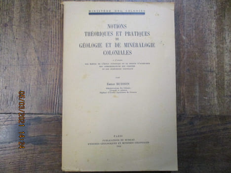 Notions théoriques et pratiques de géologie et de minéralogie coloniales.. BUISSON (Emile)