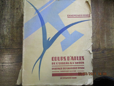 Coups d'ailes. De l'oiseau à l'avion. Préface de M. Laurent Eynac.. DIARD (Ennemonde)