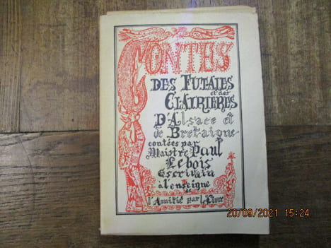  Contes des futaies et des clairières d'Alsace et de Bretagne. 3 parties : 1° Huguette, fée de l'amour - 2° Catherine, fille d'Alsace - 3° texte ...