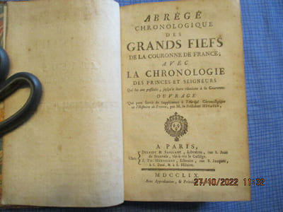 Abrégé chronologique des grands fiefs de la couronne de France ; avec la chronologie des princes et seigneurs qui les ont possédés, jusqu'à leurs réunions à la couronne. Ouvrage qui peut servir de supplément à l'abrégé chronologique de l'histoire de France, par M. le président Hénault.
