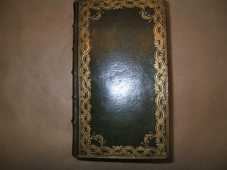 Prières et Instructions Chrétiennes, pour bien commencer et bien finir la journée ; pour entendre saintement la Messe Haute & Basse, & pour approcher ...