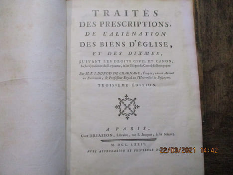 Traités des prescriptions, de l'aliénation des biens d'église, et des dixmes, suivant les droits civil et canon, la Jurisprudence du Royaume, & les ...