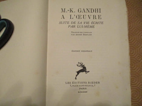 M.-K. Gandhi à l'oeuvre. Suite de sa vie écrite par lui-même Traduit de l'anglais par André Bernard. GANDHI (M.-K.)