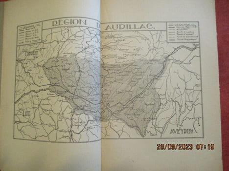 Contribution à la lexicologie du dialecte aurillacois. . LHERMET (Jean)