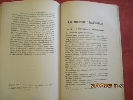 Contribution à la lexicologie du dialecte aurillacois. . LHERMET (Jean)