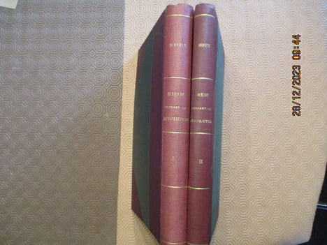 Riom pendant La Révolution. Documents et notes pour servir à l'histoire de la ville de Riom.. ROUX (Emile)