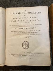 Le Théâtre d'Agriculture et Mesnage des Champs, d'Olivier de SERRES, Seigneur du Pradel ; Dans lequel est représenté tout ce qui est requis et nécessaire pour bien dresser, gouverner, enrichir et embellir LA MAISON RUSTIQUE. Nouvelle Edition conforme au texte, augmentée de Notes et d'un vocabulaire ; publiée par la Société d'Agriculture du Département de la Seine.