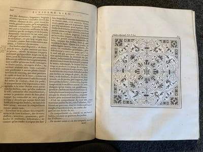 Le Théâtre d'Agriculture et Mesnage des Champs, d'Olivier de SERRES, Seigneur du Pradel ; Dans lequel est représenté tout ce qui est requis et nécessaire pour bien dresser, gouverner, enrichir et embellir LA MAISON RUSTIQUE. Nouvelle Edition conforme au texte, augmentée de Notes et d'un vocabulaire ; publiée par la Société d'Agriculture du Département de la Seine.