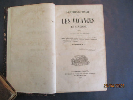 Souvenirs de voyage ou les vacances en Auvergne.. CHOMETTE (Abbé E.J. C***)