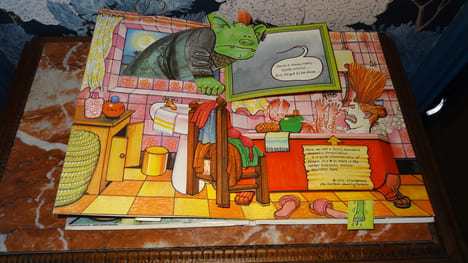 FUNGUS THE BOGEYMAN PLOP-UP BOOK. BRIGGS Raymond