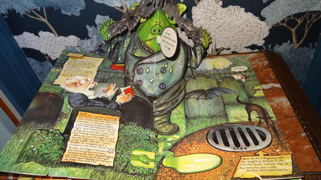 FUNGUS THE BOGEYMAN PLOP-UP BOOK. BRIGGS Raymond