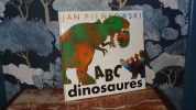ABC DINOSAURES - LIVRE ANIMÉ - POP-UP. PIENKOWSKI Jan