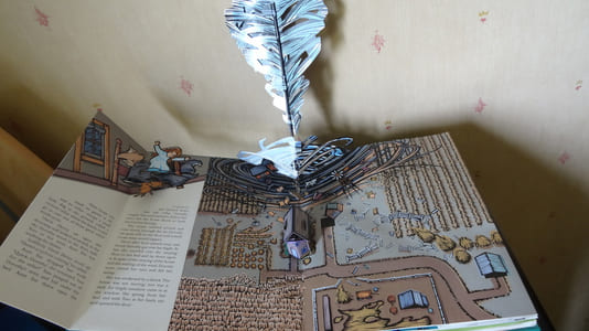 THE WONDERFUL WIZARD OF OZ - A COMMEMORATIVE POP-UP