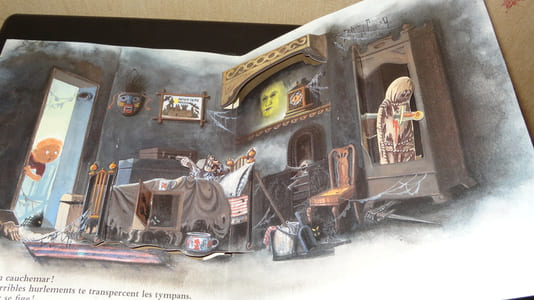 LES VAMPIRES DU GRENIER - LIVRE ANIMÉ EN RELIEF - POP-UP