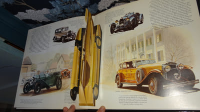 UN SIÈCLE DE GRANDES AUTOMOBILES - UN LIVRE EN RELIEF - POP-UP