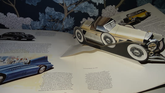 UN SIÈCLE DE GRANDES AUTOMOBILES - UN LIVRE EN RELIEF - POP-UP