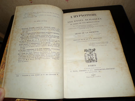 L'HYPNOTISME ET LES ÉTATS ANALOGUES AU POINT DE VUE MÉDICO-LÉGAL. DE LA TOURETTE Gilles