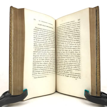 Nouveaux mélanges historiques et littéraires.. VILLEMAIN (Abel-François) 