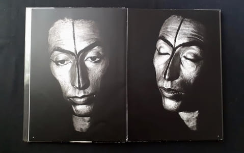 En votre gravité visages -