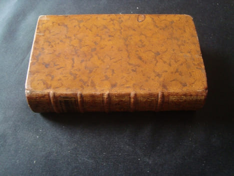 Dictionnaire abrégé d'antiquités, pour servir à l'intelligence de l'histoire ancienne, tant sacrée que profane, & à celle des auteurs grecs et latins ...