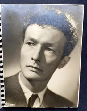 Album de photos, cartes, dessins, coupures de presse par un amateur - . BARRAULT (Jean-Louis) - 