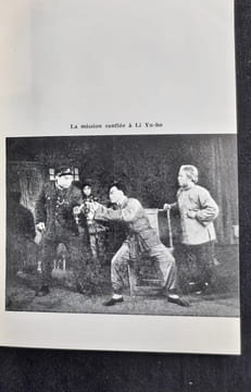 Le Fanal rouge. Pièce modèle de l'opéra de Pékin à thème révolutionnaire contemporain. . OPERA DE PEKIN -