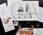 Carton d’invitation au vernissage et dossier de presse de l’exposition Calder intime présentée au Musée des Arts Décoratifs à Paris du 15 février au 21 mai 1989. par CALDER (Alexander).  - Image 1