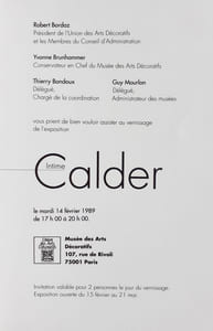 Carton d’invitation au vernissage et dossier de presse de l’exposition Calder intime présentée au Musée des Arts Décoratifs à Paris du 15 février au 21 mai 1989.