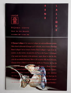 René Lalique. Bijoux. Verre. Carton d'invitation + dossier de presse du Musée des arts décoratifs à Paris à l’occasion de l’exposition Lalique, Bijoux, verre. présentée du 23 octobre 1991 au 8 mars 1992.