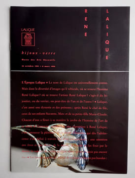 René Lalique. Bijoux. Verre. Carton d'invitation + dossier de presse du Musée des arts décoratifs à Paris à l’occasion de l’exposition Lalique, ...