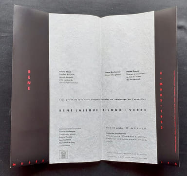 René Lalique. Bijoux. Verre. Carton d'invitation + dossier de presse du Musée des arts décoratifs à Paris à l’occasion de l’exposition Lalique, ...