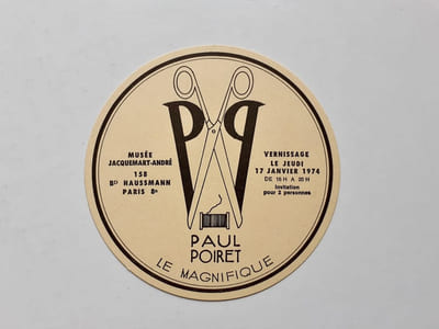 Carton d’invitation au vernissage de l’exposition "Paul Poiret le magnifique" au Musée Jacquemart-André à Paris le 17 janvier 1974.