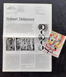 Carton d’invitation + Journal de l’exposition de Robert Delaunay présentée à l’Orangerie des Tuileries à Paris du 25 mai au 30 août 1976.