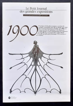 Carton d'invitation à l'inauguration + Petit journal de l'exposition + dossier de presse de l'exposition "1900" au Grand Palais du 16 mars au 26 juin ...
