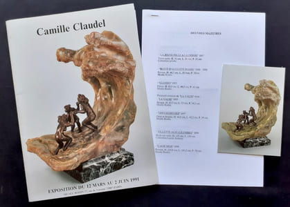 Carton d'invitation à l'inauguration + dossier de presse de l'exposition "Camille Claudel 1864-1943" au musée Rodin du 12 mars au 2 juin 1991.