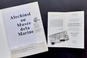 Carton d'invitation à l'inauguration + dossier de presse de l'exposition Alechinsky au Musée de la Marine du 15 mai au 13 septembre 1992.  par ALECHINSKY (Pierre).  - Image 2