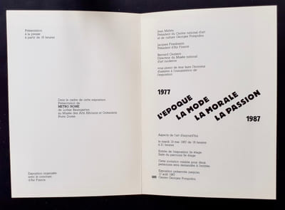 Carton d'invitation à l'inauguration + Petit journal du Centre Pompidou Ensemble complet en bon état. + dossier de presse de l'exposition "L'époque, la mode, la morale, la passion. Aspects de l'art d'aujourd'hui 1977-1987" présentée au Centre Georges Pompidou du 21 mai au 17 août 1987.