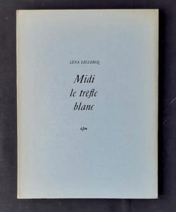 Midi le trèfle blanc.